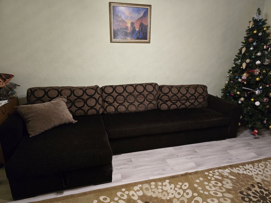 Диван угловой, раздвижной.