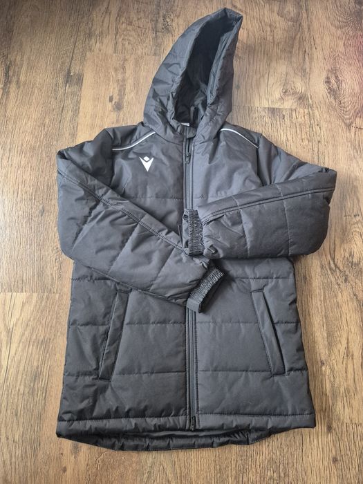 Чисто ново яке Макрон