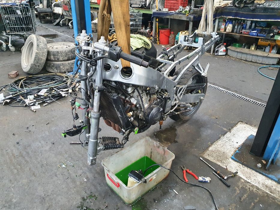 Dezmembrari Kawasaki Ninja ZX-6R (1995-2021) 0.6i 16-valve DOHC Benzi