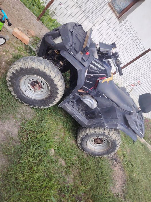 Vând atv Polaris