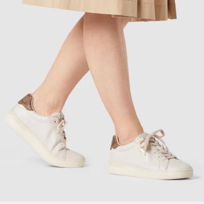 Женские кроссовки