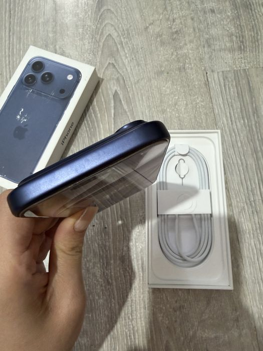 Продам iphone 17 pro blue 256 gb