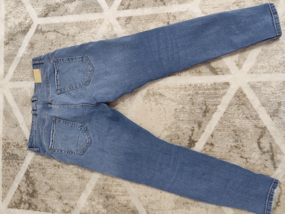 Blugi rupți in stare buna