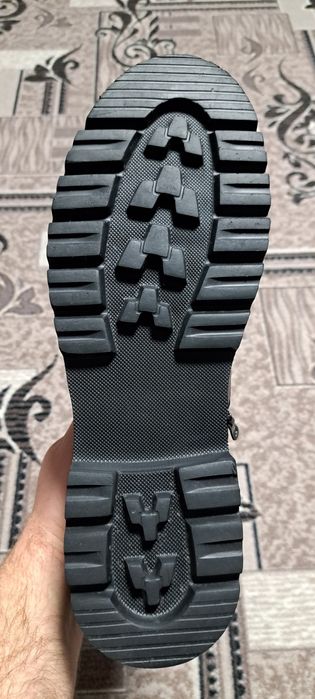 Продам мужские зимние ботинки