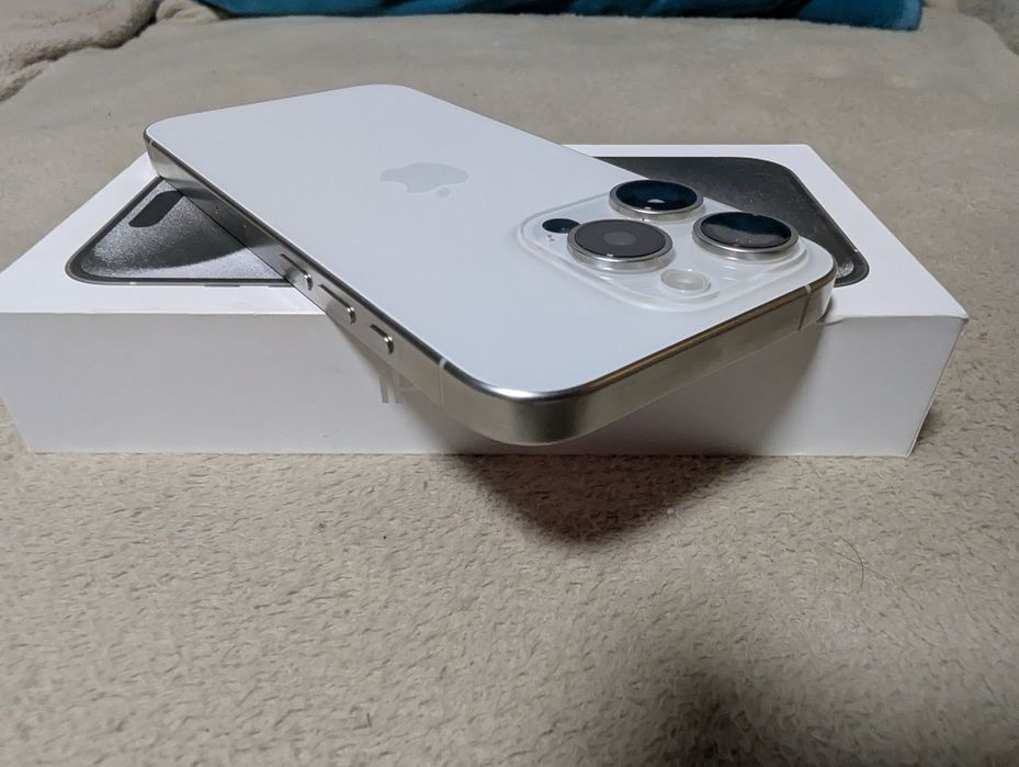 Vând schimb iPhone 15 PRO, 256 GB,  în cutie, stare foarte bună.
