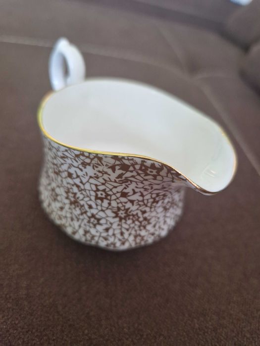 Порцеланова каничка за сметана/мляко.