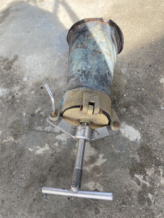 Изтекател за голям меден казан.