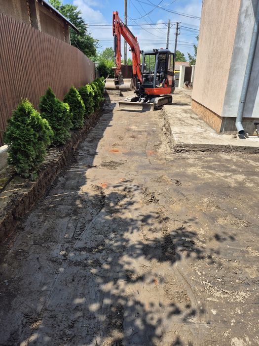 Execut lucrări cu miniexcavator