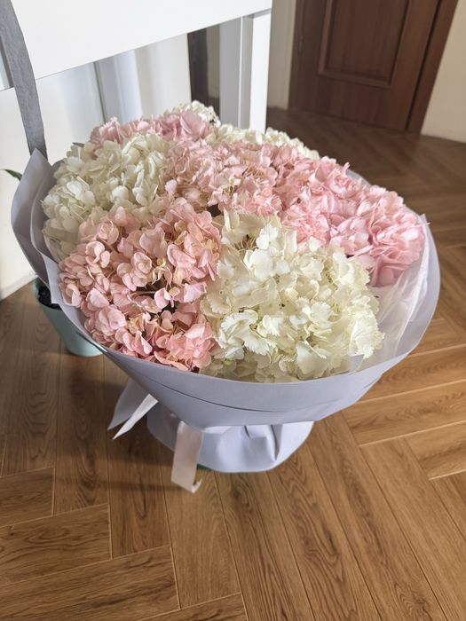 Большой букет гортензии