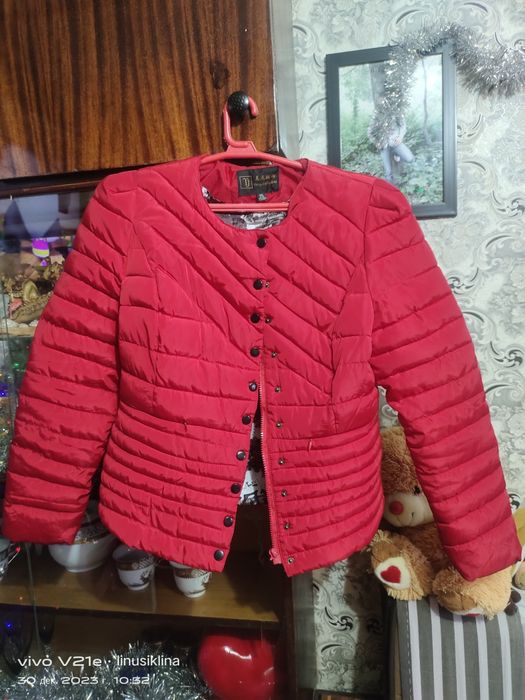 Женские куртки в отличном состоянии.