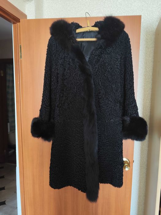 продается шуба каракулевая