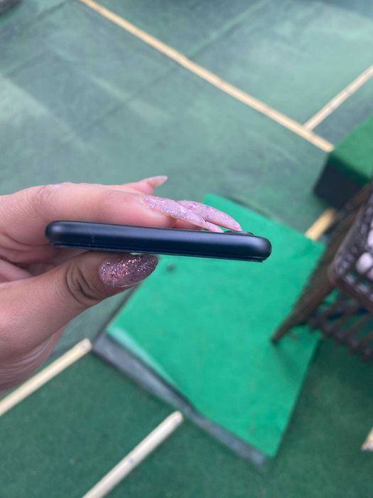 Продавам iPhone 7