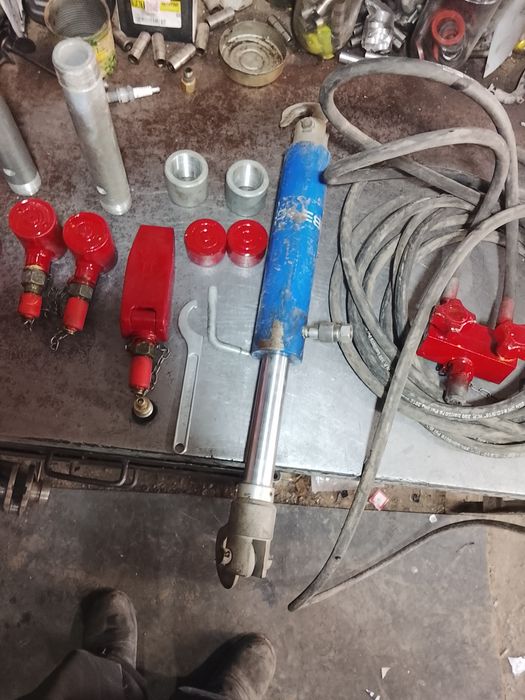 Гидравличиски инструмент для кузавной работи