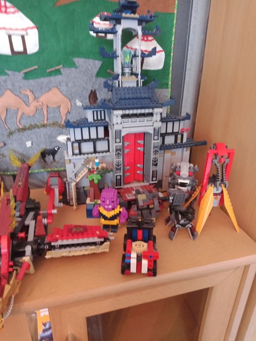 Продам конструкторы Лего 8