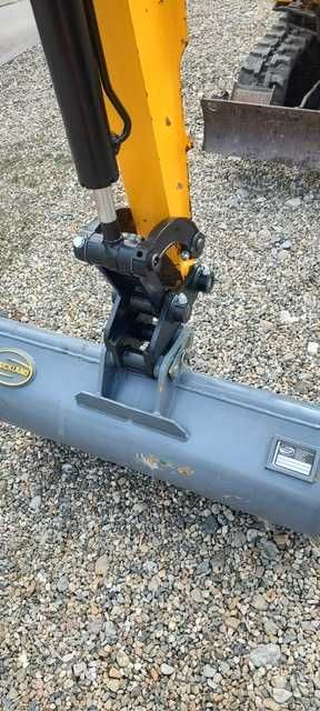 Miniexcavator marca Jcb, model 16C1