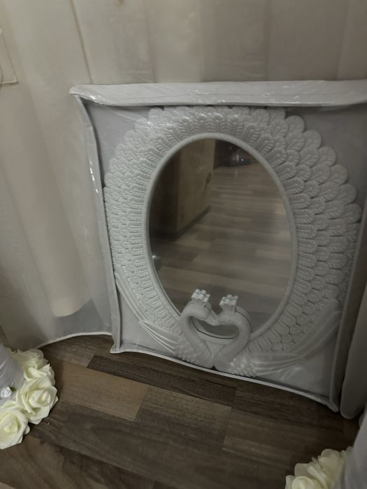 Oglinda mire si mireasa