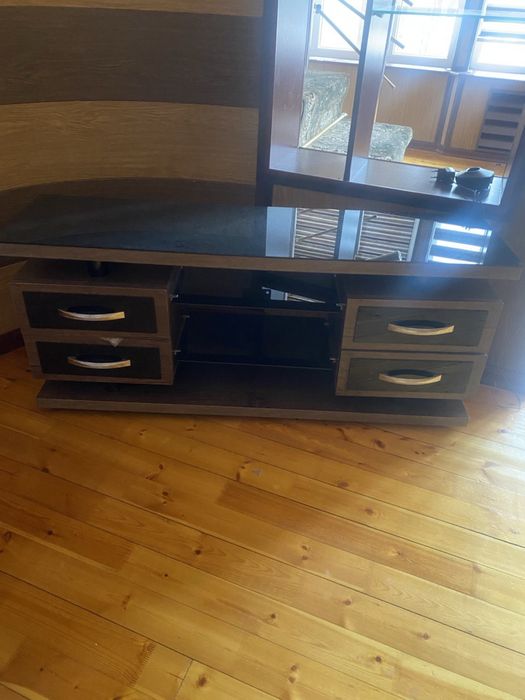 Продаю под тв. Состояния отличная.