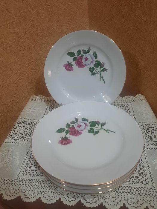 Красивые десертные тарелочки (d-19см) Кахла, ГДР. В состоянии новых.