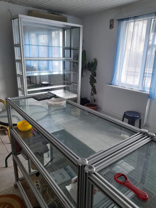 Vand rafturi +tejghele din aluminiu cu polite de sticla