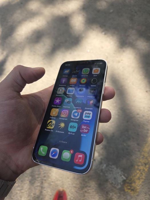 Iphone / 12 Белый