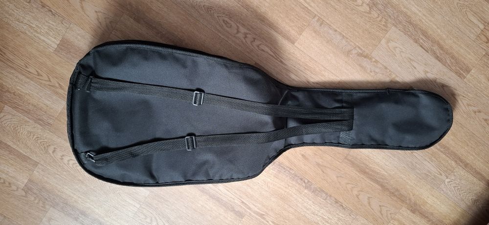 Продам акустическую гитару