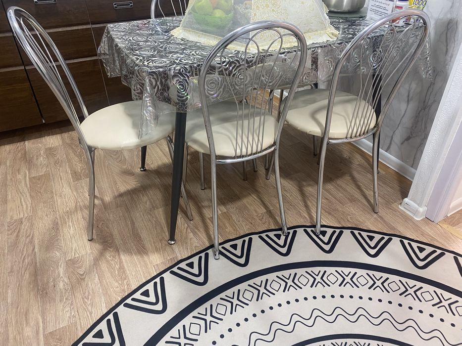 Продам  кухонные стулья 5 шт