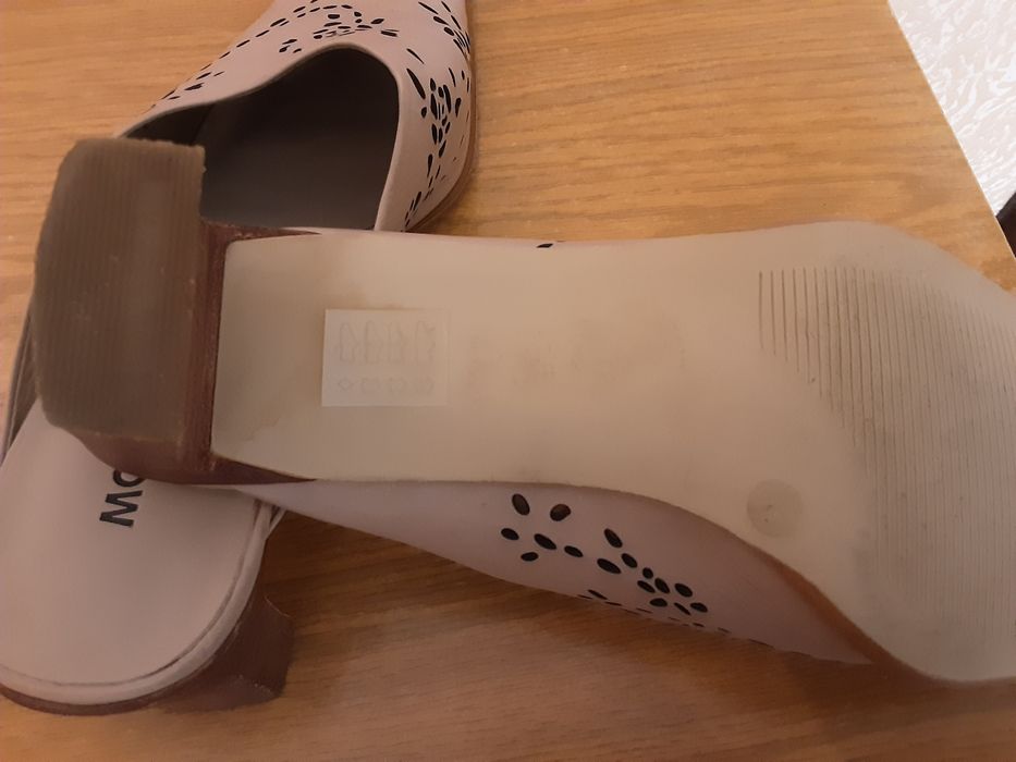 Дамски затворени обувки и чехли