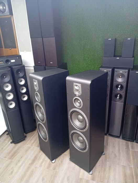 Флагмана от серията JBL ES-100