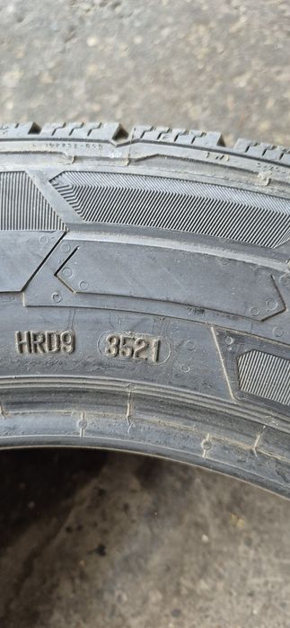 4 anvelope iarna Continental 215/60/17C.Pretul este pe bucata