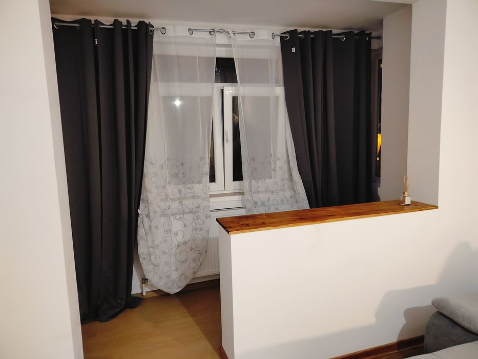 Vând apartament micro 19  la Neacșu, etaj 2 renovat complet, centrala  instalații apă băi și bucătării nou, termopane, ușa metalică  să vând mobilat