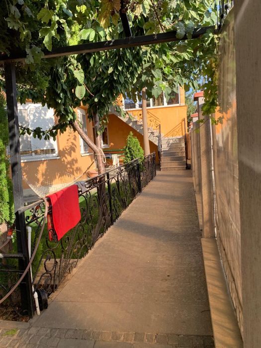 Se vinde casa zona Metro(sat Costi)