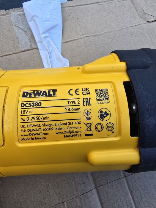 Fierăstrău dewalt dcs380