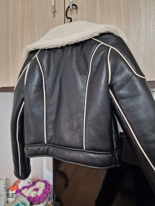 Geacă Bershka mărimea xs