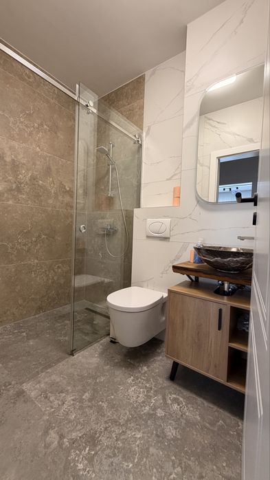 Inchiriez apartament