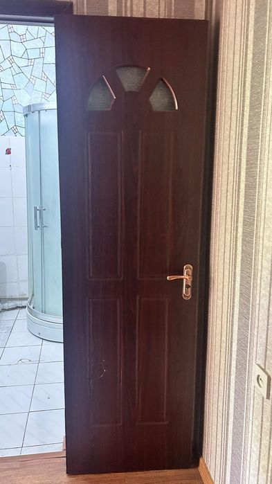 продаётся дверь коричневые 2 м стандартное состояние нормальное