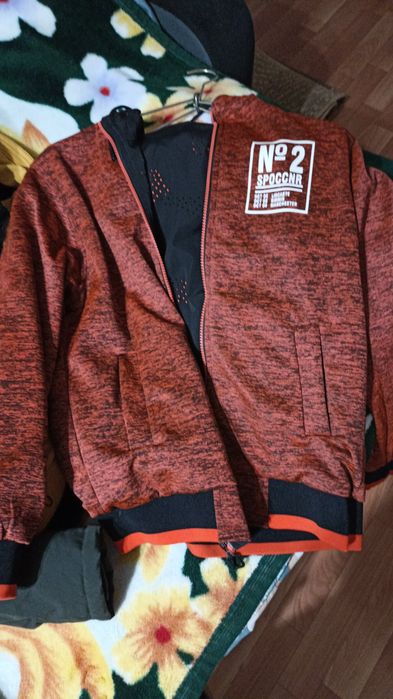 Продам куртки на мальчика