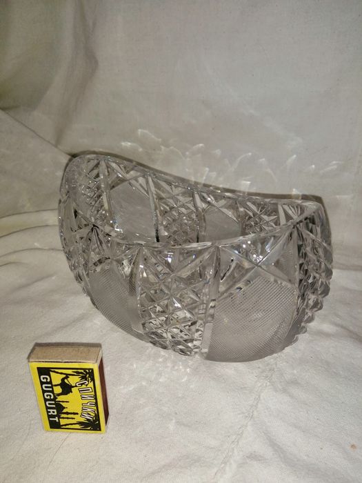 Хрустальные вазы и стаканы