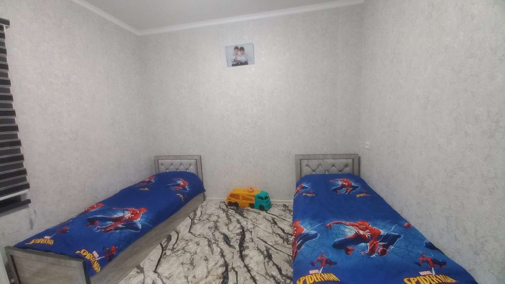 Hovli sotiladi. 6 sutx 6ta xonasi bor.