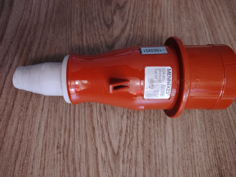 Priza + stecher Mennekes , 3P+N , 32 A , 200 - 415 V