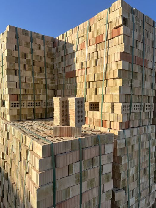 Кирпич. Termos Gisht Teshikli Samarqand bo’ylab yetkazib beramiz