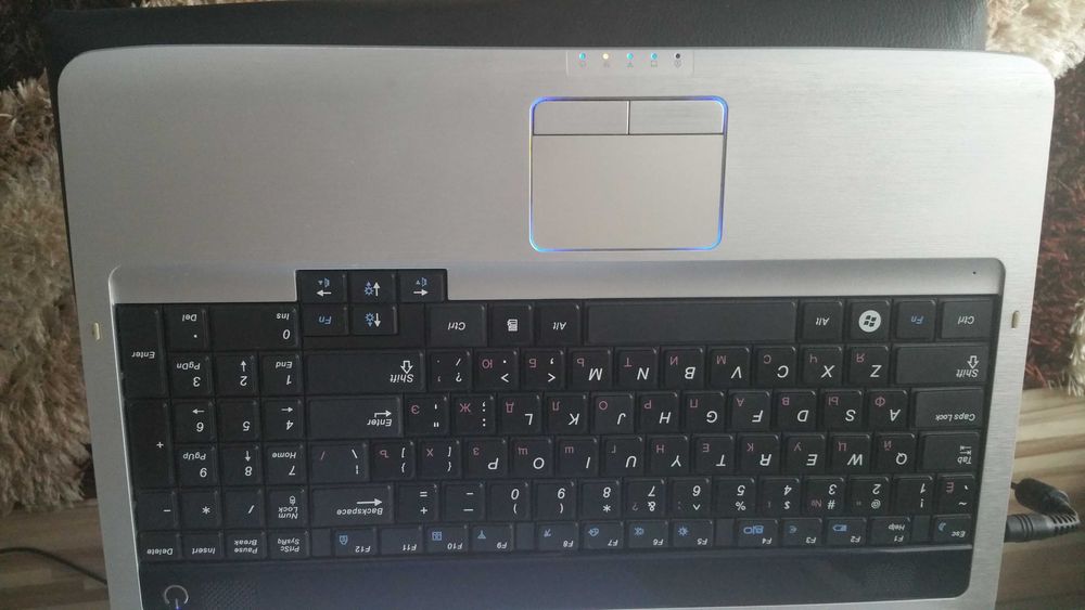 Лаптоп SAMSUNG-15 инча