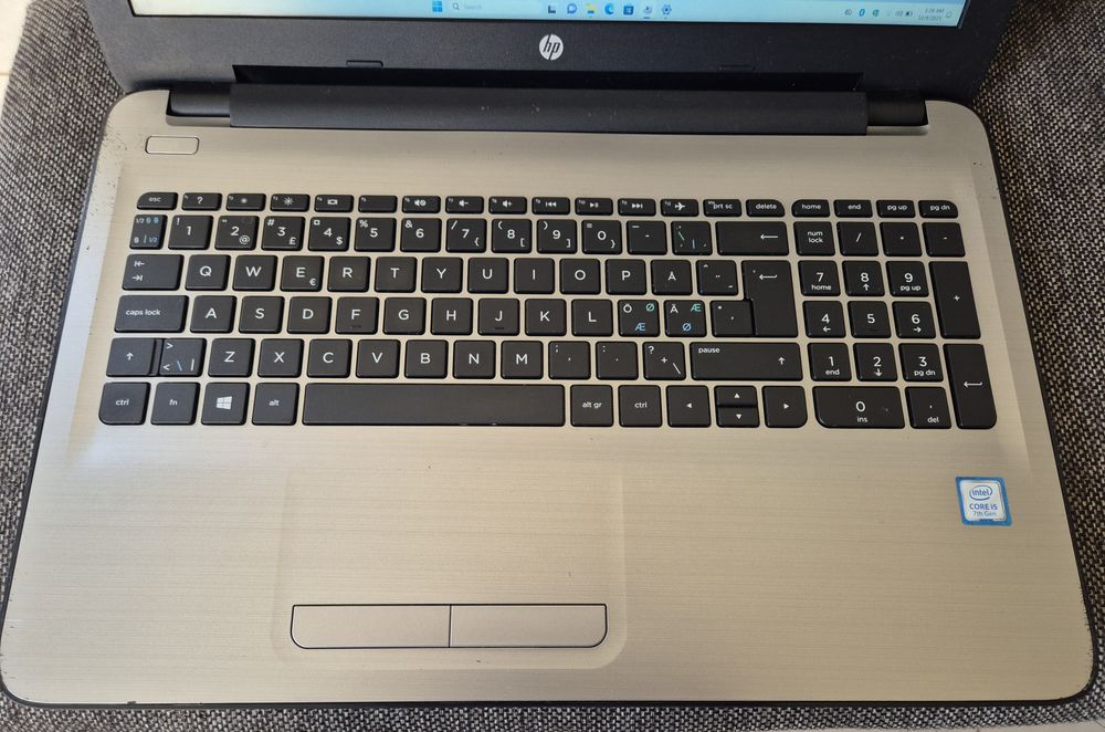 vand laptop Hp 15-ay104no..15.6 inch FH..i5 7200..8 Gb.Ssd Nvme 256 Gb