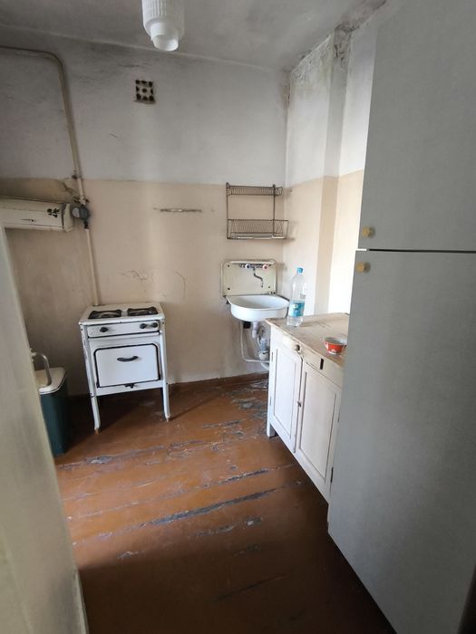 Продается 2-х комнатная квартира. Метро М.Горького. Буз базар