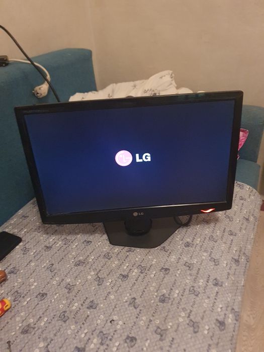 Монитор 22д LG..