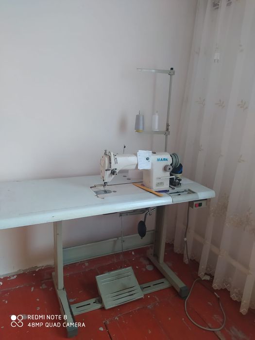 Швейная машинка ,