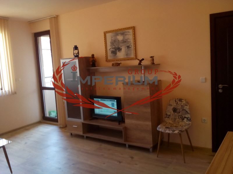 Двустаен обзаведен апартамент под наем в централната част на град Вар