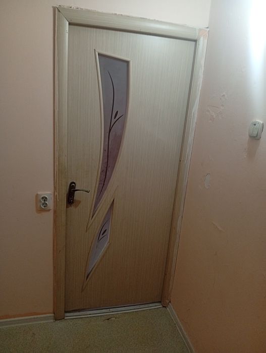 Межкомнатные двери продам срочно