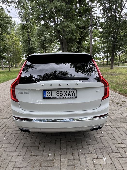 Volvo XC90 T8 Recharge Plug-in Hybrid