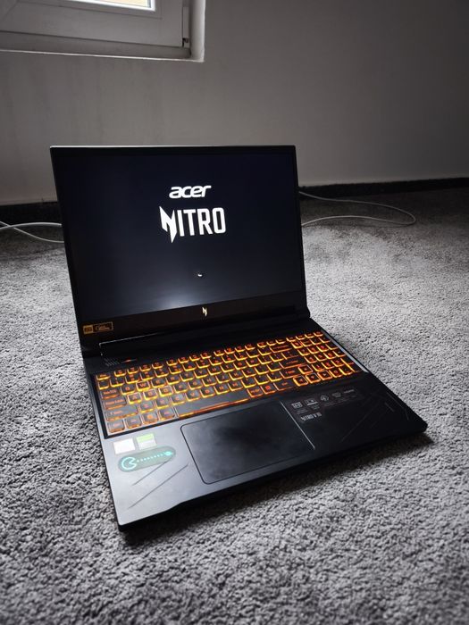 Acer Nitro V16 Ryzen 7 8845HS RTX 4060 8gb
