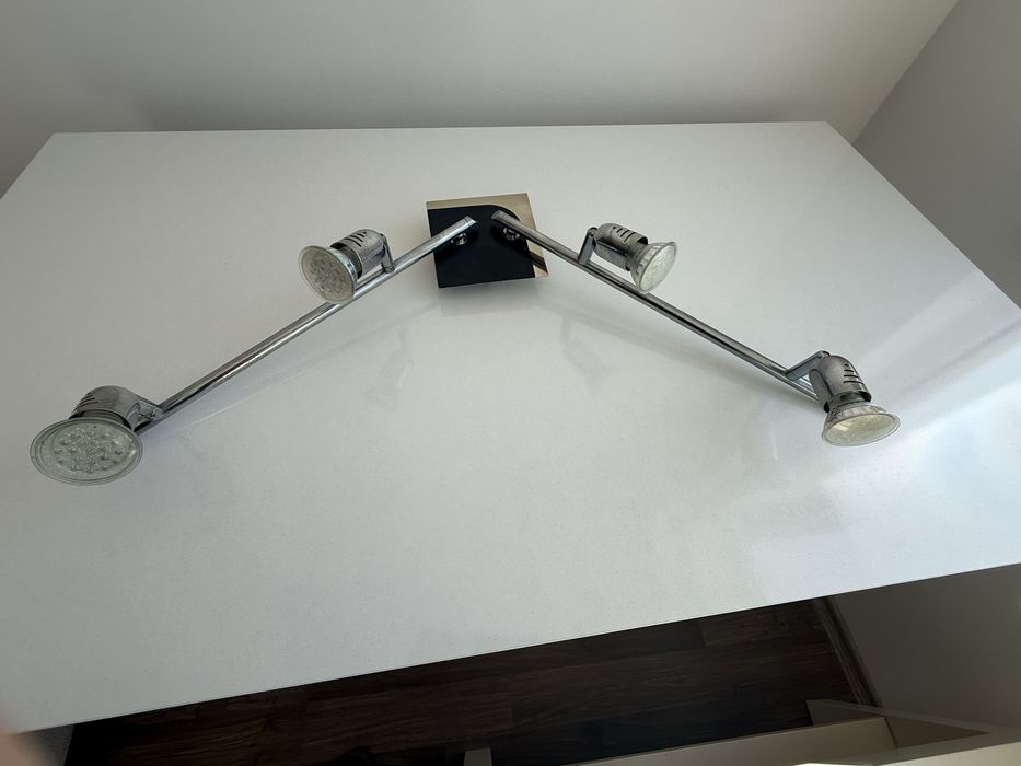 Спот с четири крушки